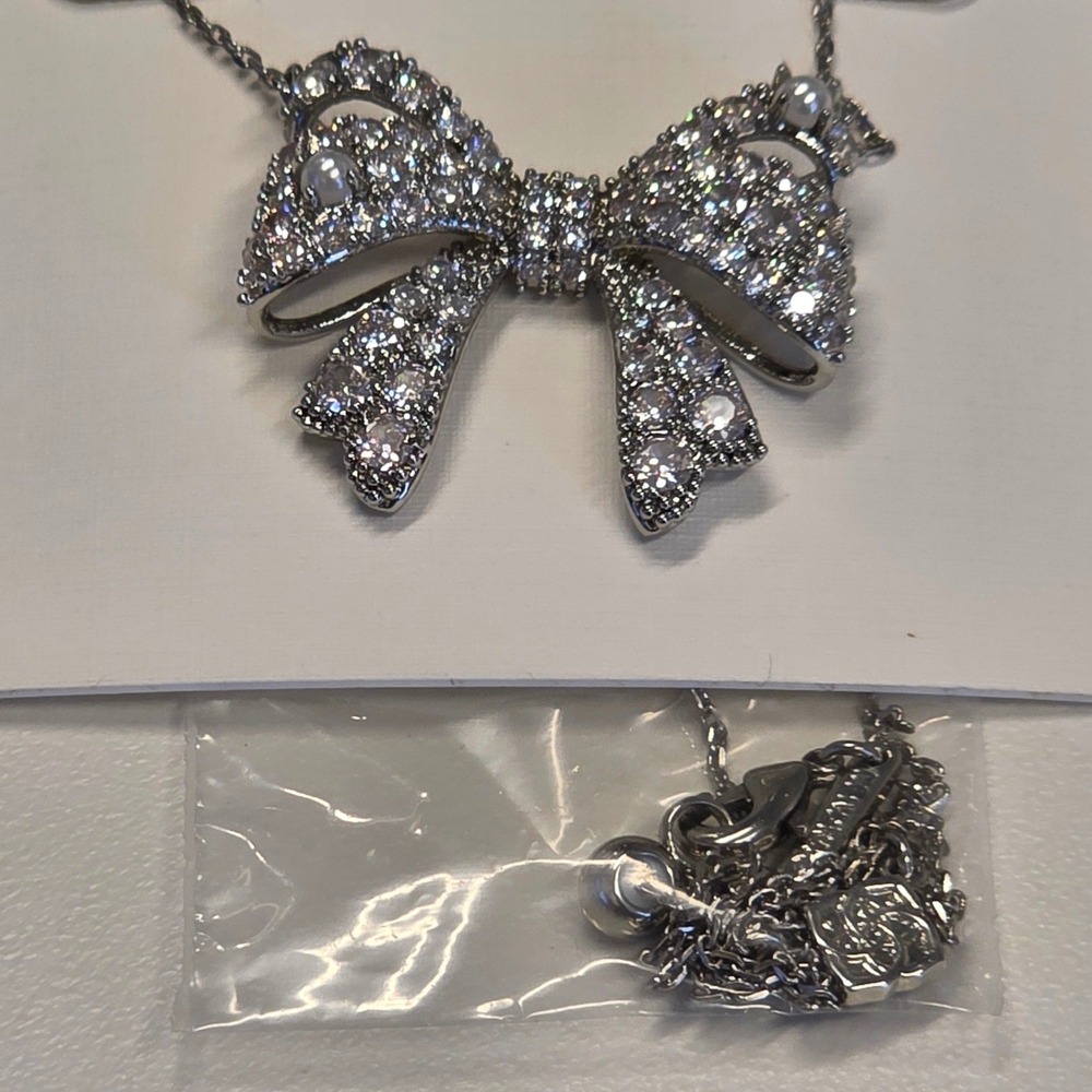 Kendra Scott Silver Pave Crystal Bow Pendant Necklace with Pearl Accents New - Picture 4 of 10